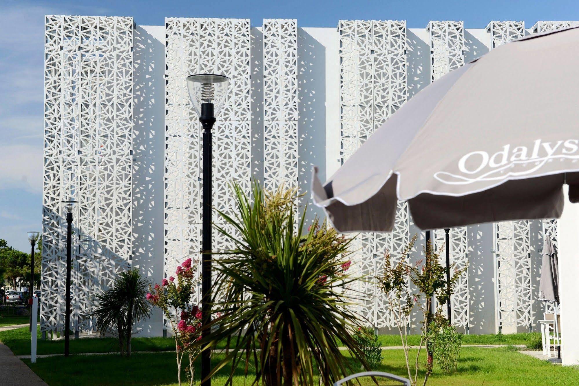 Appart'Hotel Prestige Odalys Nakara Agde Bagian luar foto